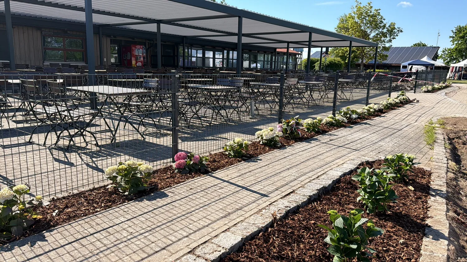 Weite überdachte Terrasse mit Biergarten am Altmühlsee